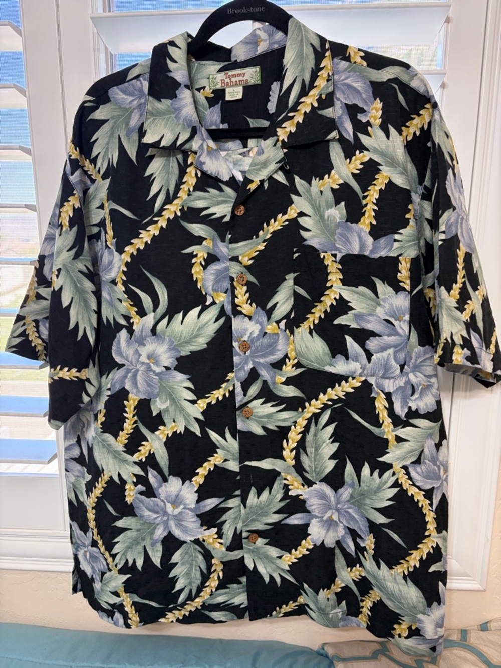 Tommy Bahama Black Floral Hawaiian Camp Shirt Blue and Green Blooms Size Large